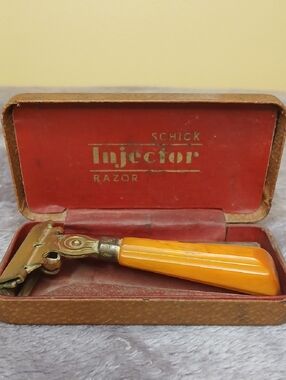 Vintage 1939 Schick Injector Razor With Bakelite Handle, Blades, & Case